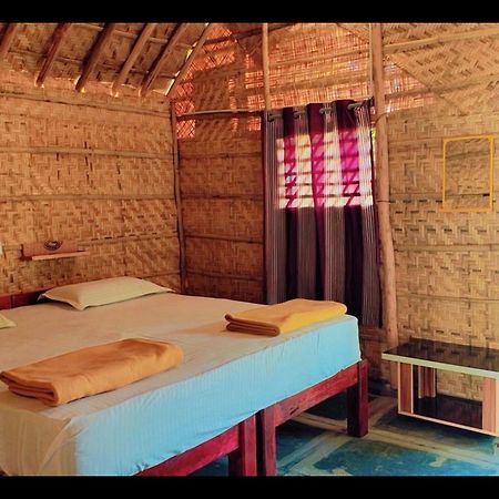 Om Shanti Om Home Stay & Cafe האמפי מראה חיצוני תמונה