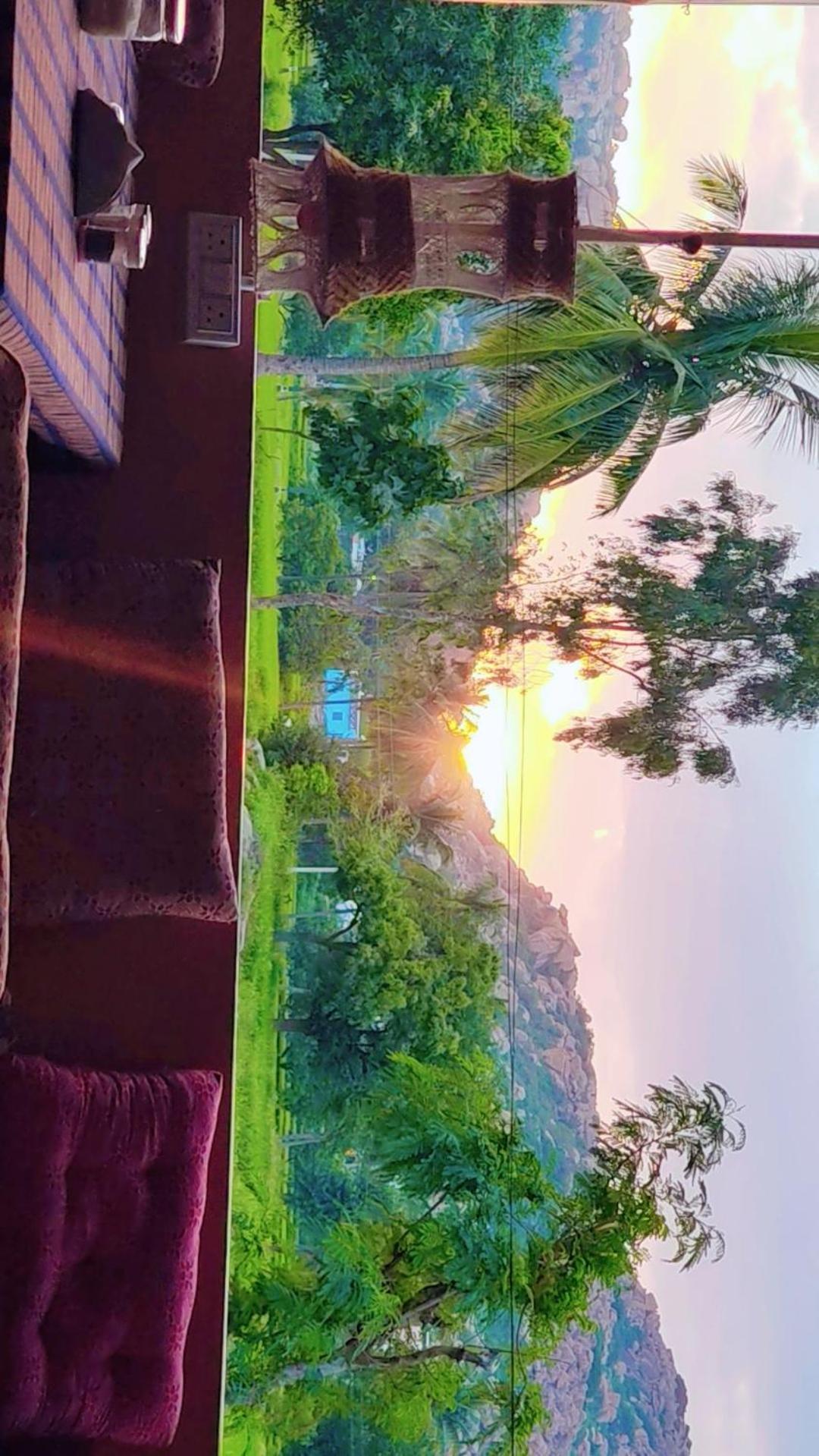 Om Shanti Om Home Stay & Cafe האמפי מראה חיצוני תמונה