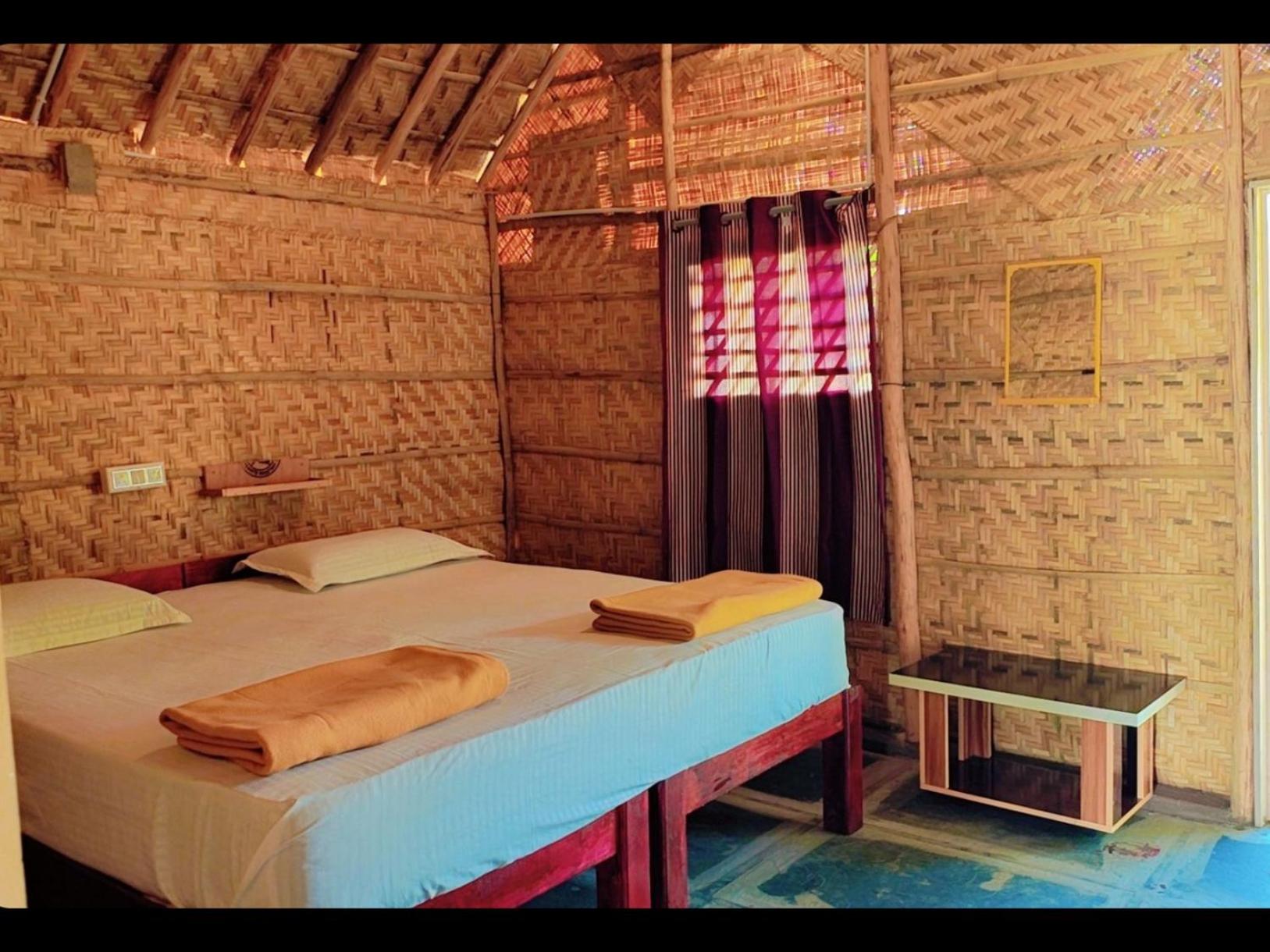 Om Shanti Om Home Stay & Cafe האמפי מראה חיצוני תמונה