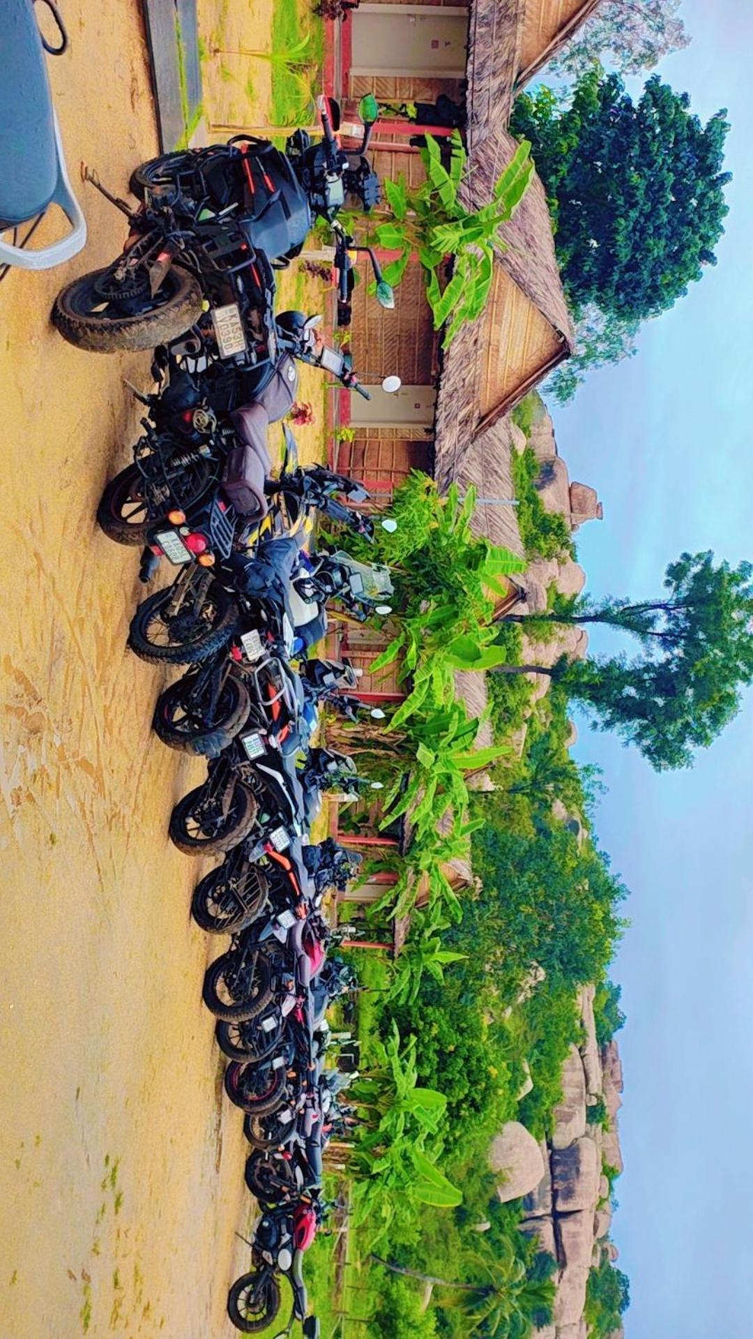Om Shanti Om Home Stay & Cafe האמפי מראה חיצוני תמונה