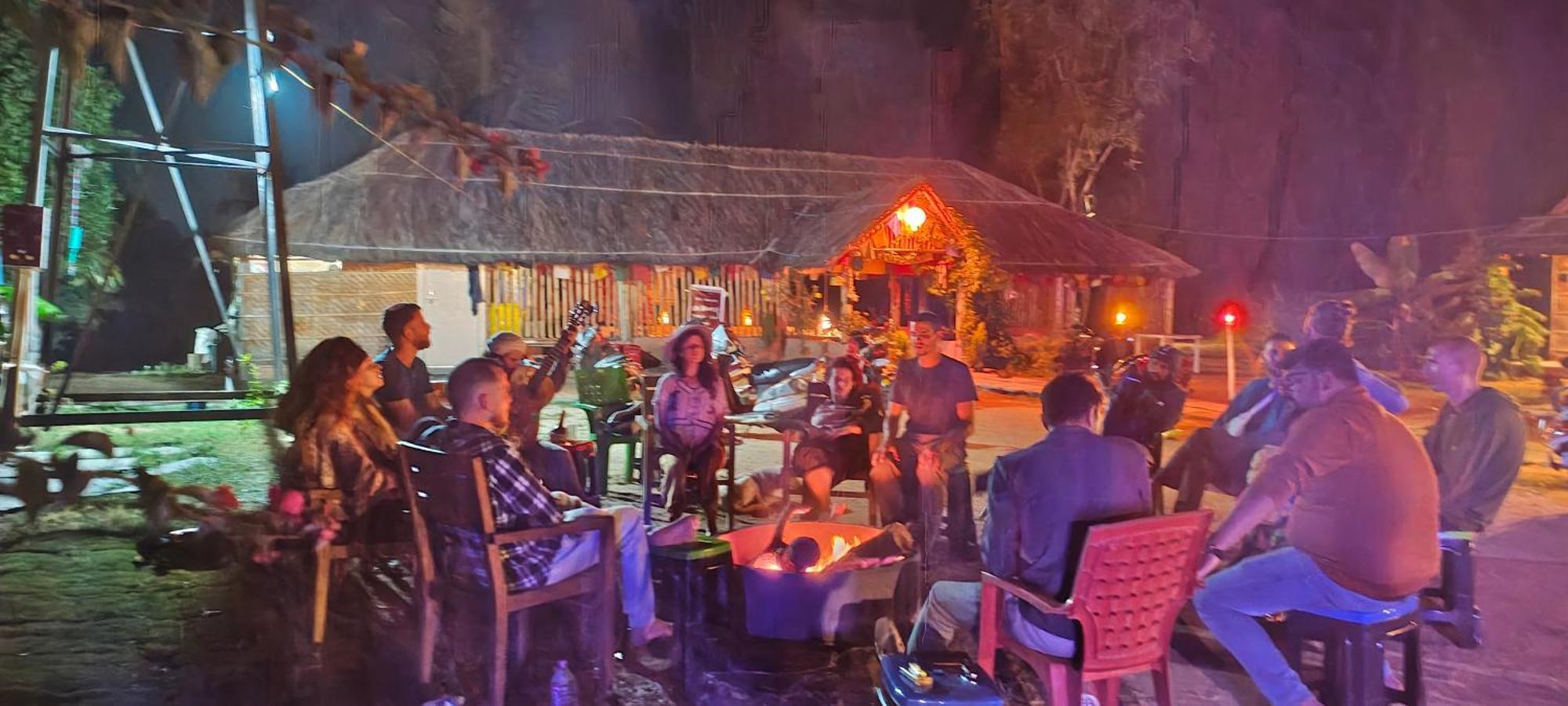 Om Shanti Om Home Stay & Cafe האמפי מראה חיצוני תמונה